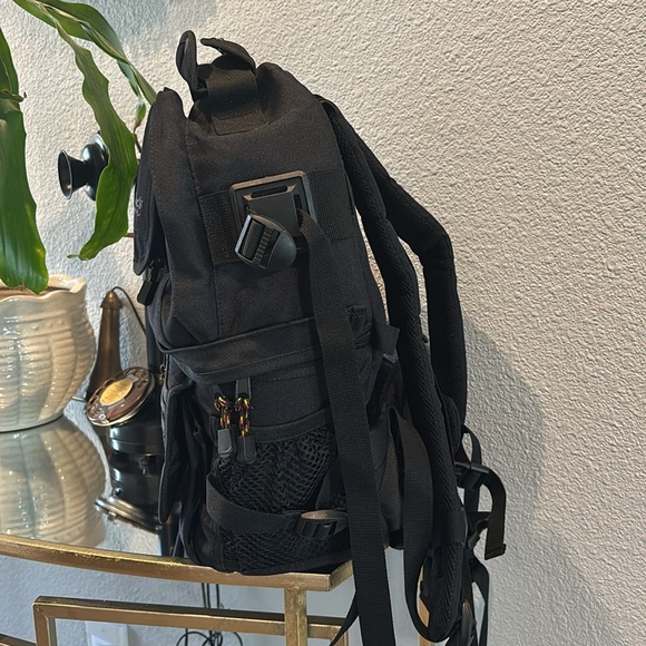 Click Camera hiking backpack. Like new condition - Picture 5 of 9